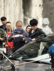 冯绍峰现身上海古镇 疑正为某豪车品牌拍摄广告
