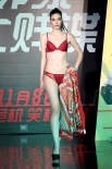 《鄰家大賤諜》辦內(nèi)衣趴 模特影院內(nèi)秀火辣身材