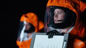 科幻片《降临》全球首映 “劳模姐”留印好莱坞