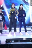 楊冪、沈夢(mèng)辰彩排走秀秒變超模 顏值高秀美腿