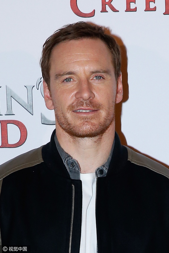 法鲨《刺客信条》巴黎首映 玛丽昂挺孕肚变水桶