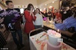 周海媚50歲生日派對(duì)粉嫩似少女 見家人感動(dòng)落淚
