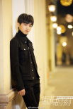 清纯！王俊凯街拍大片 一袭干练黑衣少年力Max