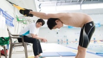 《4等》台湾预告片 教练训斥游泳小将压抑成长