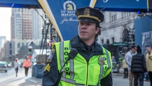 《爱国者之日》片段 灾难事件见诸报端舆论四起