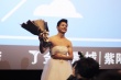 《你好疯子》点映 小伙穿婚纱求