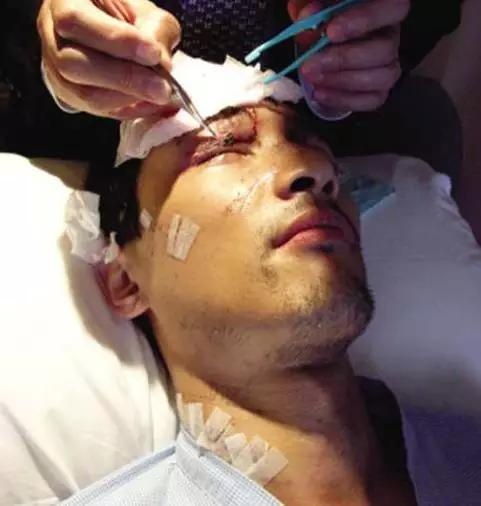 胡歌谈到她一度落泪,终于知道他为什么不谈恋