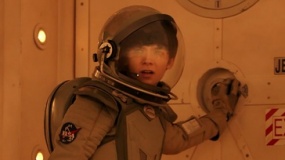 《世界之外》电视预告 “太空人”踏上回家路