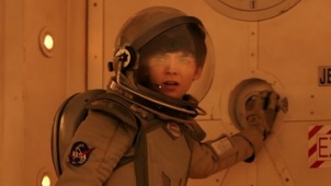 《世界之外》电视预告 “太空人”踏上回家路