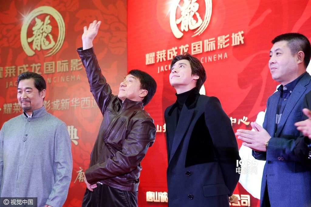 成龙为自家影城开业助阵 李易峰获张国立超高评价