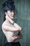 婁藝瀟最新寫真冷艷魅惑秀長腿 桃心紅唇性感撩人