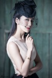婁藝瀟最新寫真冷艷魅惑秀長腿 桃心紅唇性感撩人
