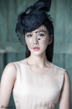 婁藝瀟最新寫真冷艷魅惑秀長腿 桃心紅唇性感撩人