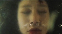 《恐怖理发店》终极预告 女子被淹呛水大口吐血