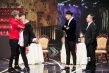 《东北往事》亮相东方卫视春晚 贾乃亮弄喜新春