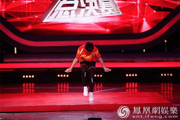 《挑战不可能》光速少年岑小林迎战日本跳绳冠
