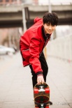 TFBOYS王俊凯动感街拍曝光 演绎“少年成长时”