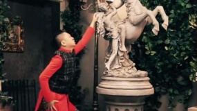 《來(lái)自月亮的我》群星亂舞癲狂版mv