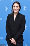 《德国往事》记者会 女主角安婕西服套装知性干练