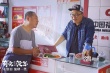 《有完没完》曝笑匠组团剧照 范伟竟成