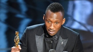 奥斯卡拒绝种族歧视 黑人马赫沙拉获最佳男配奖