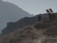 河对岸是山