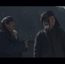 河對岸是山