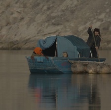 河對岸是山