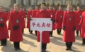 兩會拾趣:服務人員放飛自我 歡樂合影引媒體圍觀