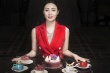 小陶虹最新写真发布 红裙妩媚展现性感白皙肌肤