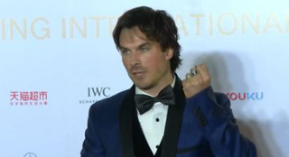 《吸血鬼日記》伊恩亮相引尖叫 期待與中國合作