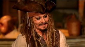 《加勒比海盗5》宣传片 杰克船长空降迪士尼乐园