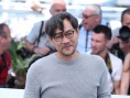 《克莱尔的相机》发布会 于佩尔白衣牛仔裤减龄