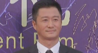 吴京红毯受访大谈《战狼2》 笑称终于活着回来了