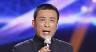 江平为大学生送礼 推介《建军大业》慷慨陈词