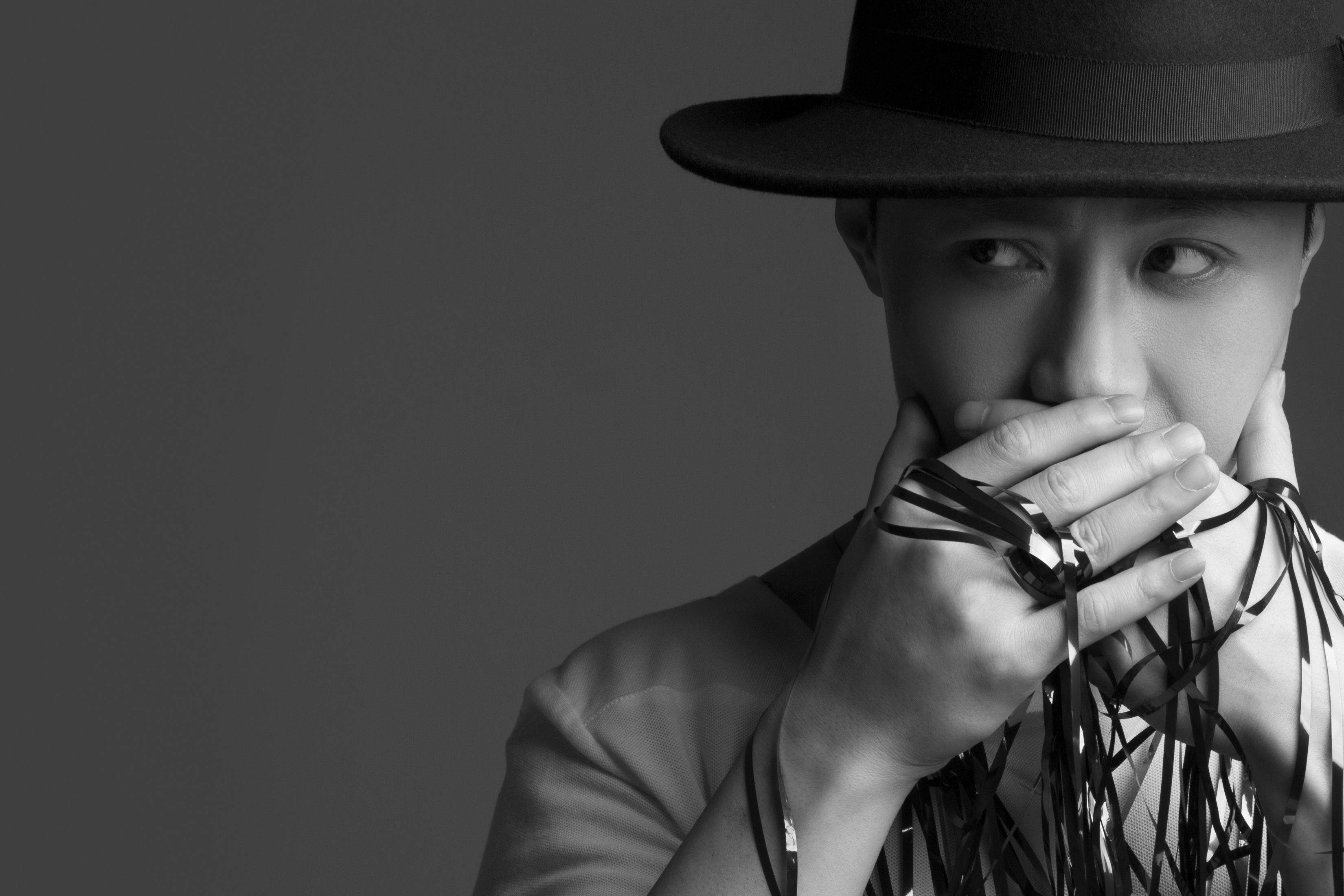 戴荃献唱电影大护法以歌写英雄又一力作