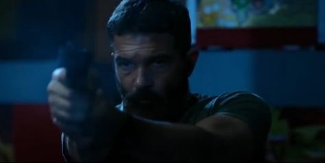 动作片《王牌保安》曝光预告 班德拉斯枪战飙