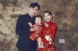 伊能靜、秦昊拍復(fù)古全家福 小米粒“怒發(fā)沖冠”
