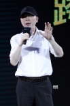 爱奇艺影业曝冯小刚王晶新片 闫妮携女儿演喜剧