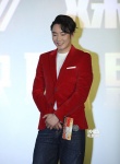 “推销员”导演携女登台求排片 落泪自曝幕后坎坷