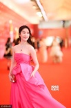 《烽火芳菲》登上影節(jié)紅毯 劉亦菲攜手金棕櫚導(dǎo)演