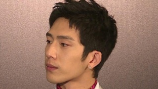 井柏然亮相上海电影节 谈未来要专心拍电影