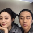 孙俪《影》戏份杀青与导演合影 邓超曝长发造型