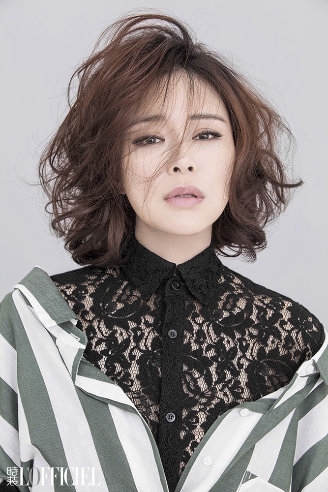 佟大为关悦登封面甜蜜诠释十年合伙人