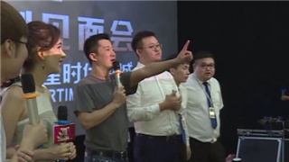 观众看《战狼2》突被打断 吴京惊喜现身包场致歉