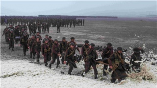 吴京纵身入海搏斗 诺兰重现《敦刻尔克》大撤退