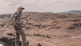 光影世界领略军人风采 《战狼2》坦克漂移玩侧翻