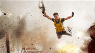 《战狼2》取景非洲遭雄狮贴面 冒死实拍贫民窟