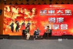 導(dǎo)演劉偉強(qiáng)攜新作《建軍大業(yè)》現(xiàn)身香港昂船洲海軍基地