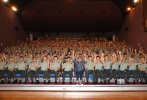 電影《建軍大業(yè)》導(dǎo)演劉偉強(qiáng)與300名軍人大合影